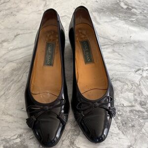 Vintage Cole Haan Black Patent Leather Pointed Heels with Bow, size 8.5